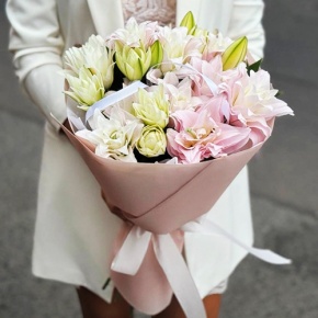 Букет из 7 пионовидных лилий в Солнечногорске