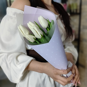 Букетик из 5 белых тюльпанов в Солнечногорске