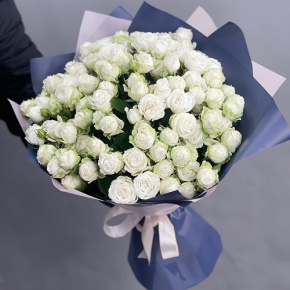 Букет из 25 кустовых пионовидных белых роз (60 см) в Солнечногорске