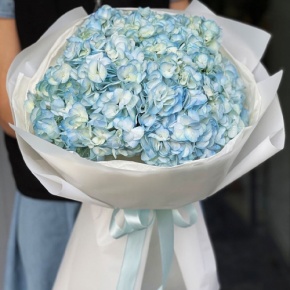 Букет из 5 голубых гортензий в Солнечногорске