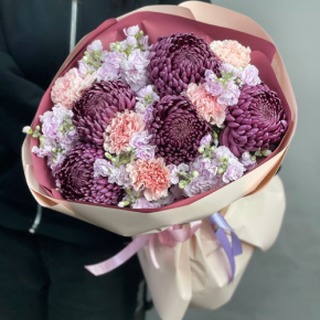 Букет "Софи" из хризантем Бигоуди, диантусов и ароматных маттиол в Солнечногорске