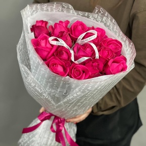 Букет "Джозефина" из 15 малиновых роз (50 см) в Солнечногорске
