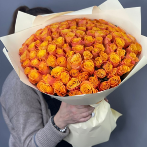 Букет из 101 огненной розы (40 см) в Солнечногорске