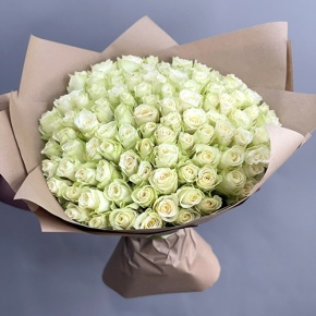 Букет 101 белая роза кения (40 см) в Солнечногорске