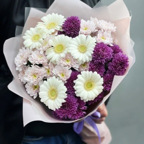 Букет "Сюрприз" из хризантем и гербер в Солнечногорске