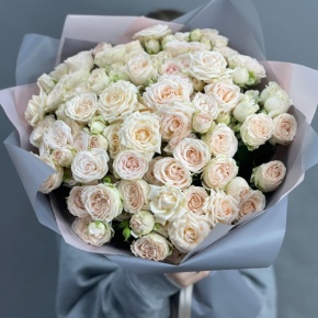 Букет "Кремовый микс" из 25 кустовых роз (50 см) в Солнечногорске