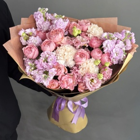 Букет "Амели" из ароматных маттиол, пионовидных кустовых роз Джульетта  эустом и диантусов в Солнечногорске