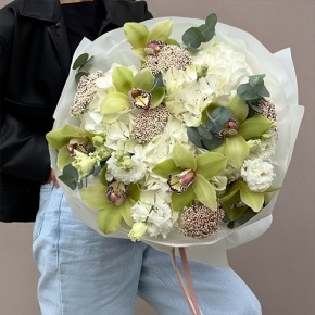 Букет "Эдем" из гортензии, орхидей, эустом, эвкалипта и озатамнуса в Солнечногорске