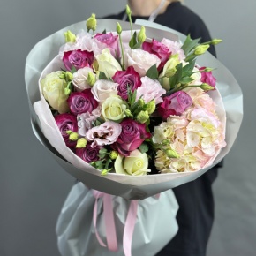 Букет из роз, гортензии и эустом в Солнечногорске
