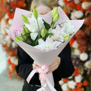 Букет из 3 пионовидных лилий в Солнечногорске