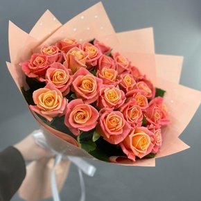 Букет из 25 роз Мисс Пигги (50 см) в Солнечногорске