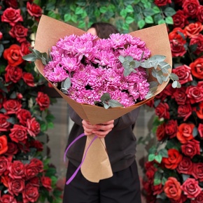 Букет  "Гармония" из 7 хризантем с эвкалиптом в Солнечногорске