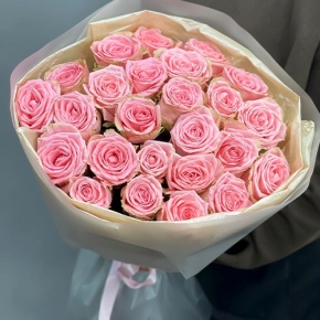 Букет из нежных 25 роз Софи Лорен (60 см) в Солнечногорске