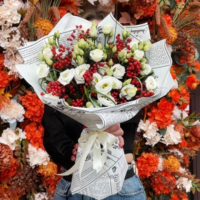 Букет "Рябиновый" из ягод калины и эустом в Солнечногорске