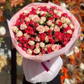 Букет из 35 кустовых роз микс (50 см) в Солнечногорске