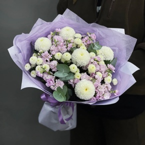 Букет "Ванила" из хризантем сантини, Момоко, эвкалипта и ароматных маттиол в Солнечногорске