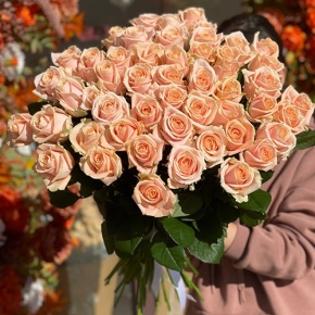 Букет из 51 персиковой розы (60 см) в Солнечногорске