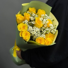 Букет "Нотка счастья" из лимонных роз и хамелациума (40 см) в Солнечногорске