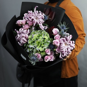 Букет "Бессоница" из хризантем Виена, сафари, кустовых роз, Голландской гортензии и эрингиума в Солнечногорске