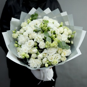 Букет "Маскарпоне" из роз, диантусов, эустом и гиперикума в Солнечногорске