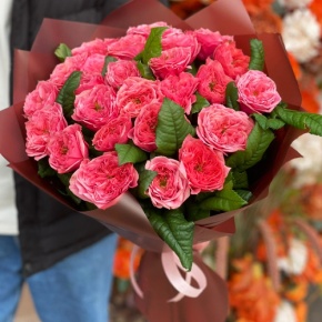 Букет из 25 махровых пионовидных роз Риджентс парк  (60 см) в Солнечногорске
