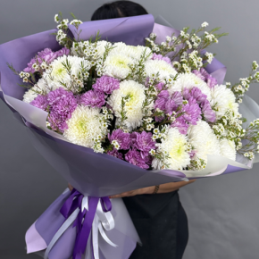 Букет "Лола" из хризантем Магнум, хамелациума и кустовых хризантем в Солнечногорске
