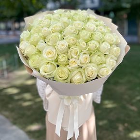 Букет "Манталь" из 51 белой розы (60 см) в Солнечногорске