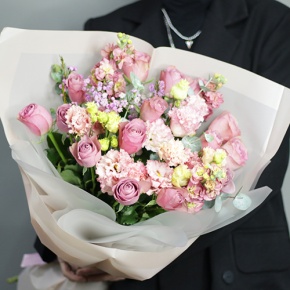 Букет "Крем сода" из роз, эустом и хамелациума в Солнечногорске
