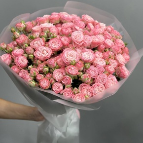 Букет из 33 кустовых пионовидных роз Бомбастик (60 см) в Солнечногорске
