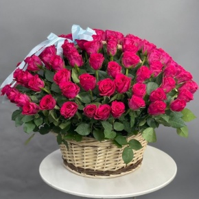 Композиция в корзине из 151 малиновой розы в Солнечногорске