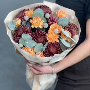 Букет "Персиковый раф" из хризантем Бигоуди, краспедии и диантусов в Солнечногорске