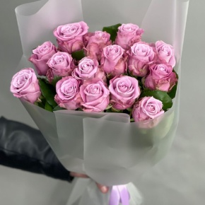 Монобукет из 15 малиновых роз Меритим (50 см) в Солнечногорске