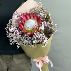 Букет из хамелациума, лимонниума и протеи в Солнечногорске