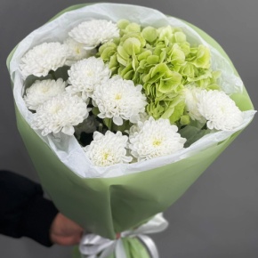 Букет "Линда" из хризантем и Голландской гортензии в Солнечногорске