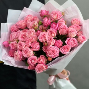 Букет из 11 нежных кустовых роз в Солнечногорске