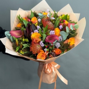 Букет "Даниэлла" из калл, роз, гиперикума, сафари, капса и лейко в Солнечногорске