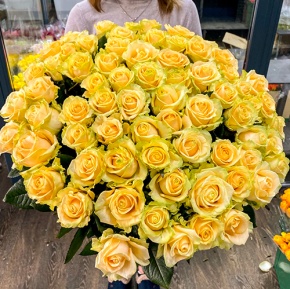 75 роз Аваланж (70 см) в Солнечногорске