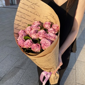 Букет из 15 роз Меритим в крафте (60 см) в Солнечногорске