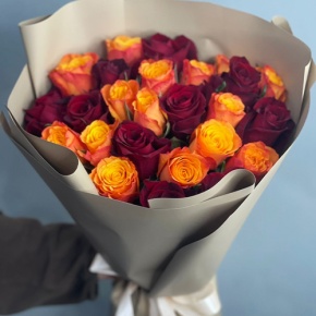 Букет из 25 Кенийских роз микс (40 см) в Солнечногорске