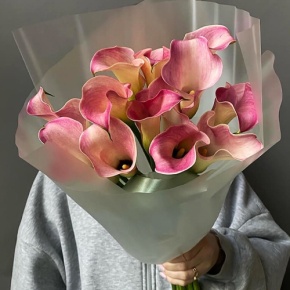 Букет из 13 нежных калл в Солнечногорске