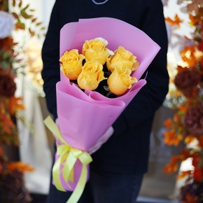 Букет "Еллоу" из 5 ярких роз (70 см) в Солнечногорске