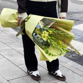 Букет "Нирвана" из гладиолусов, молюцеллы и эремуруса в Солнечногорске