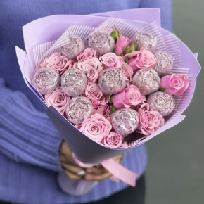 Букет из шоколадных пионов и кустовых роз в Солнечногорске