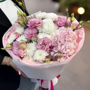 Букет "Табу" из хризантемы, Голландской гортензии и эустомы в Солнечногорске