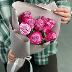 Букет "Сесилия" из 9 фиолетовых роз кения (40 см) в Солнечногорске