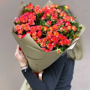 Букет "Сияние заката" из кустовых роз (70 см) в Солнечногорске