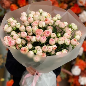 Букет из 35 нежных кустовых роз (40 см) в Солнечногорске