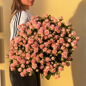 Букет из 39 нежных кустовых роз (70 см) в Солнечногорске