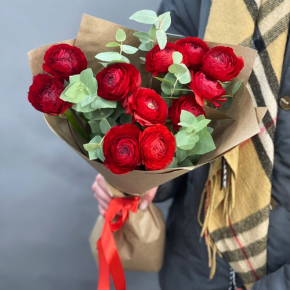 Букет из 11 ранункулюсов и эвкалипта в Солнечногорске