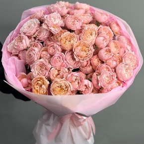 Букет из 35 кустовых пионовидных роз Джульетта (60 см) в Солнечногорске